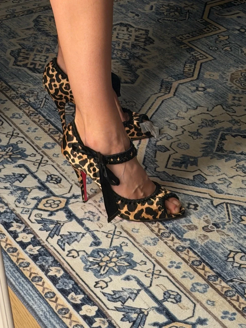 Betsey Johnson Leopard Print Peep-Toe High Heels with Bow - Size 10 - Picture 4 of 5